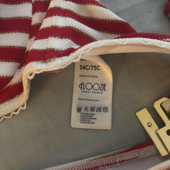 Cute red and white striped bikini set - Picture 2 of 3